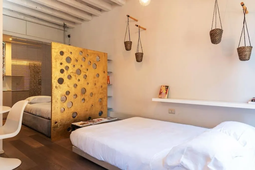 Ampio Monolocale Nel Cuore Di Brera Milan Italy