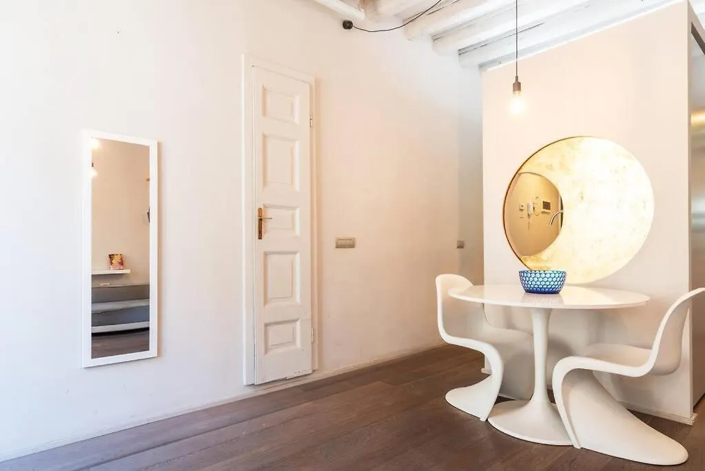 Ampio Monolocale Nel Cuore Di Brera Milan Apartment